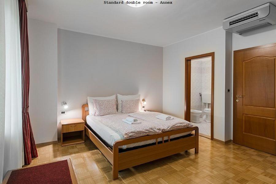 Hotel Dvorec Tolmin Exterior foto